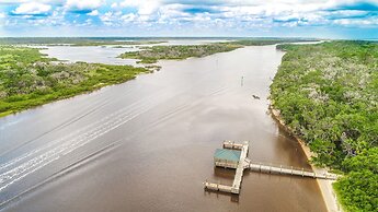 Oceanview Top-floor Penthouse in Surf Club Beach Pool Access