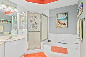 Oceanview Top-floor Penthouse in Surf Club Beach Pool Access