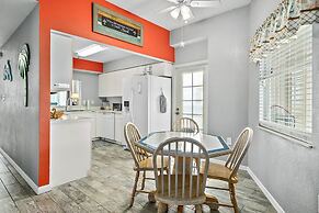 Oceanview Top-floor Penthouse in Surf Club Beach Pool Access