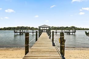 Oceanview Top-floor Penthouse in Surf Club Beach Pool Access