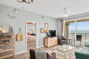 Oceanview Top-floor Penthouse in Surf Club Beach Pool Access