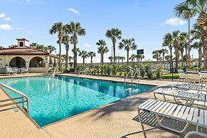 Oceanview Top-floor Penthouse in Surf Club Beach Pool Access