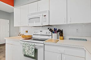 Oceanview Top-floor Penthouse in Surf Club Beach Pool Access