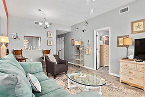 Oceanview Top-floor Penthouse in Surf Club Beach Pool Access