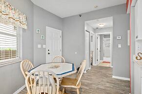 Oceanview Top-floor Penthouse in Surf Club Beach Pool Access