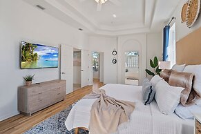 Casa Coral- Heated Infinity Pool Canal Home