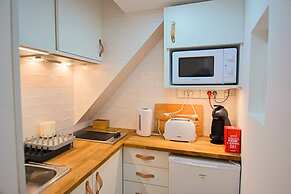 Alfama Steps Cozy Basement Studio