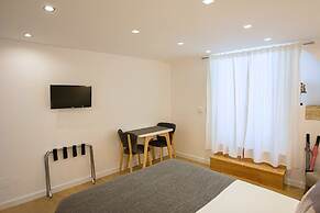 Alfama Steps Cozy Basement Studio