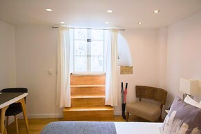 Alfama Steps Cozy Basement Studio