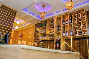 La Grandees Suites and Apartment