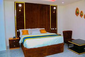 La Grandees Suites and Apartment