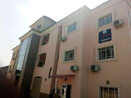 La Grandees Suites and Apartment