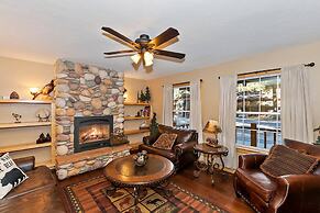 Big 10 Luxury Cabin with HotTub