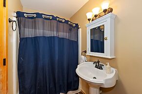 Big 10 Luxury Cabin with HotTub