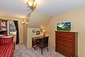 Big 10 Luxury Cabin with HotTub