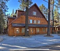 Big 10 Luxury Cabin with HotTub