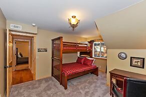 Big 10 Luxury Cabin with HotTub