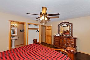 Big 10 Luxury Cabin with HotTub