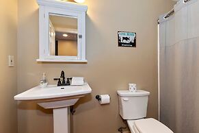 Big 10 Luxury Cabin with HotTub