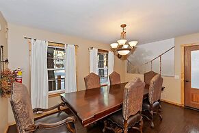 Big 10 Luxury Cabin with HotTub