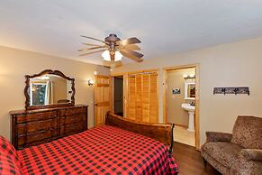 Big 10 Luxury Cabin with HotTub