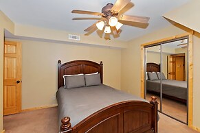 Big 10 Luxury Cabin with HotTub