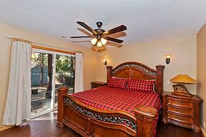 Big 10 Luxury Cabin with HotTub