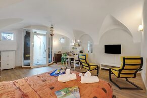 Lory's House