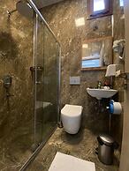 Vadidekal Suit Hotel