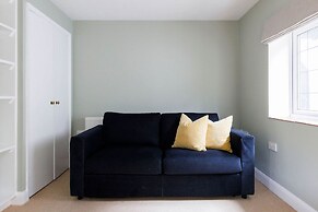 Charming Beach Getaway - Spacious 4BR Sunny Garden