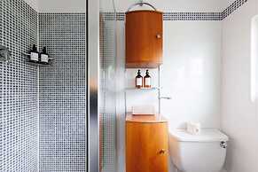 Charming Beach Getaway - Spacious 4BR Sunny Garden