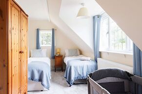 Charming Beach Getaway - Spacious 4BR Sunny Garden