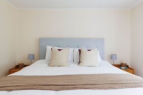 Charming Beach Getaway - Spacious 4BR Sunny Garden