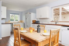 Charming Beach Getaway - Spacious 4BR Sunny Garden