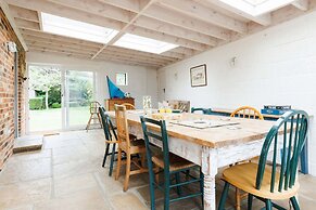 Charming Beach Getaway - Spacious 4BR Sunny Garden