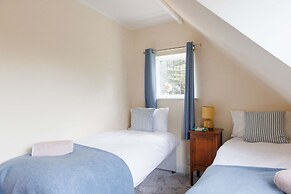 Charming Beach Getaway - Spacious 4BR Sunny Garden