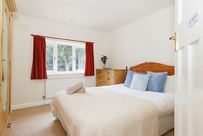 Charming Beach Getaway - Spacious 4BR Sunny Garden