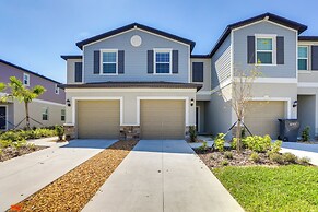 6 Mi to Apollo Beach: Townhome w/ Pool Access!
