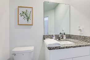 6 Mi to Apollo Beach: Townhome w/ Pool Access!