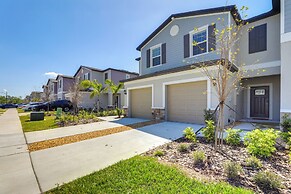 6 Mi to Apollo Beach: Townhome w/ Pool Access!