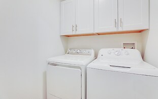 6 Mi to Apollo Beach: Townhome w/ Pool Access!