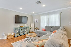 2 Mi to Shore: Modern Retreat in Fort Walton Beach