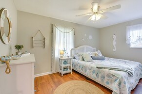 2 Mi to Shore: Modern Retreat in Fort Walton Beach