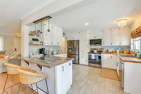 2 Mi to Shore: Modern Retreat in Fort Walton Beach