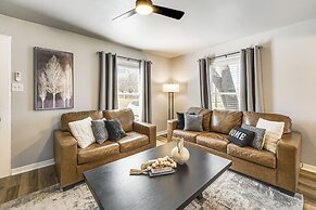 Walk to At&t Stadium: Home w/ Patio & BBQ