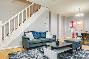4 Mi to Inner Harbor & Jhu: Baltimore Townhome!