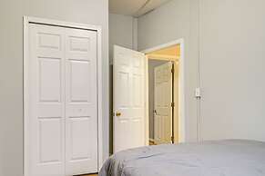 4 Mi to Inner Harbor & Jhu: Baltimore Townhome!