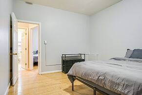 4 Mi to Inner Harbor & Jhu: Baltimore Townhome!