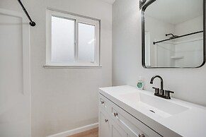 4 Mi to San Joaquin River: Remodeled Home w/ Patio