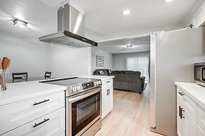 4 Mi to San Joaquin River: Remodeled Home w/ Patio